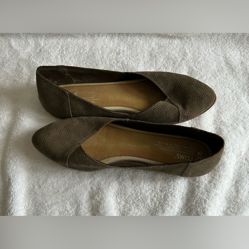 TOMS Women's Dark Olive Loafers